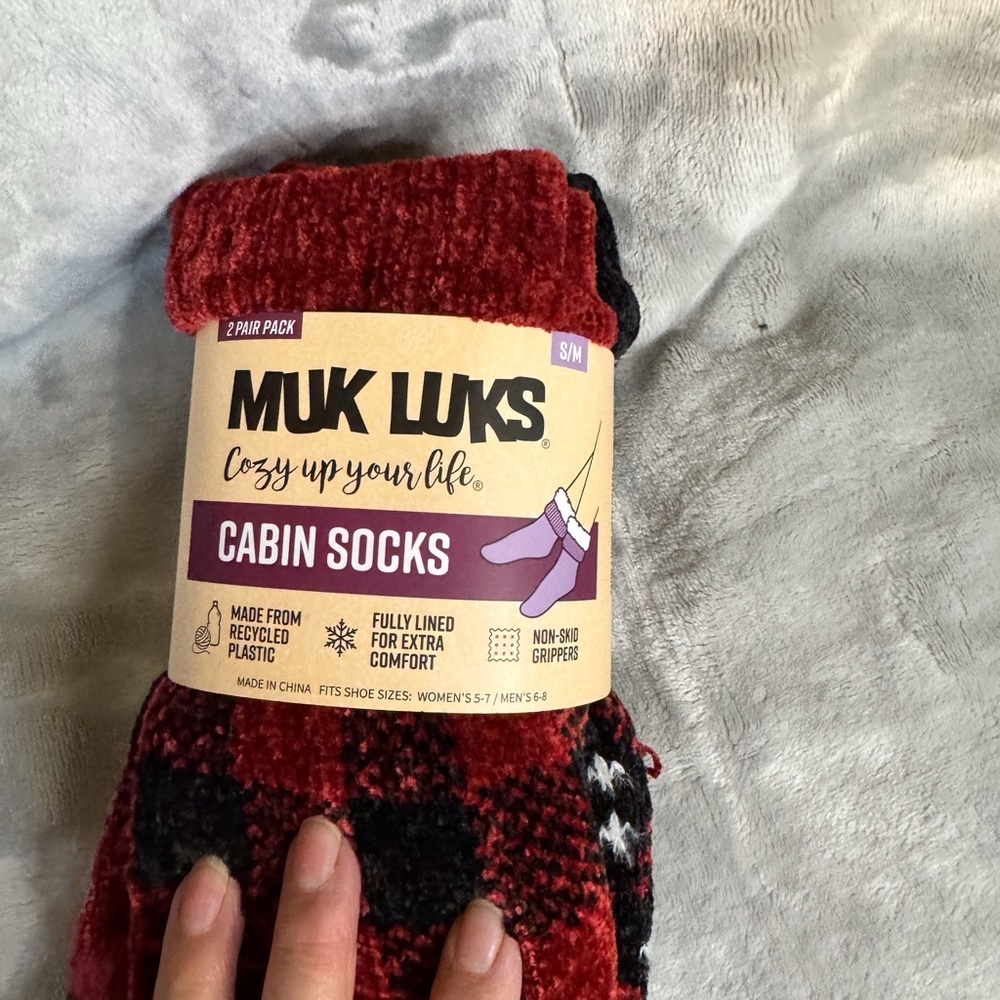 Muk Luks Unisex Cabin Socks. NWT.